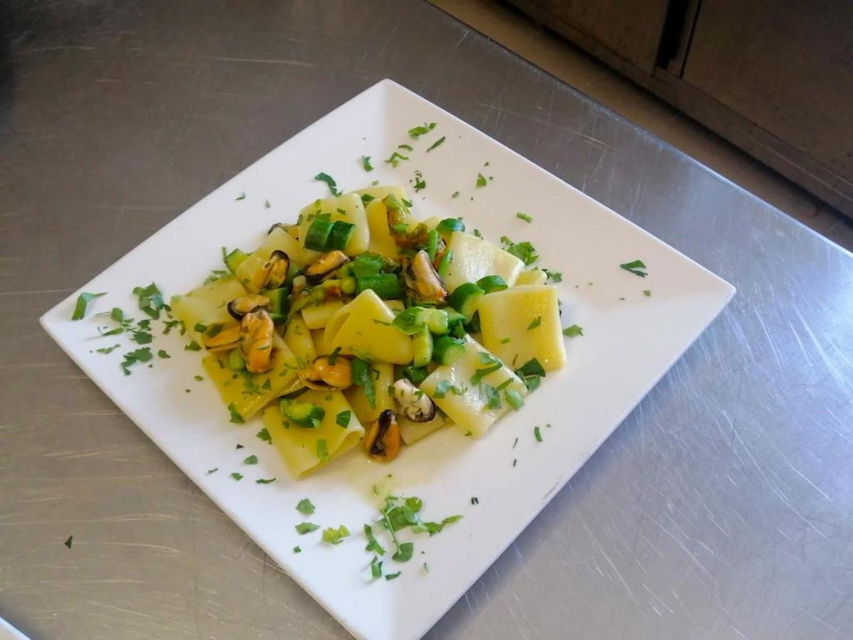 Frontemare Hotel Village & Ristorante Rodi Garganico Kültér fotó