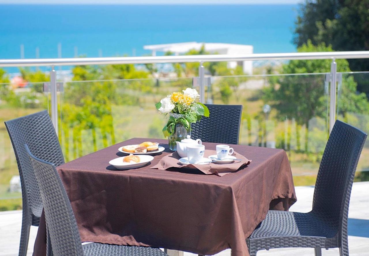 Frontemare Hotel Village & Ristorante Rodi Garganico Kültér fotó