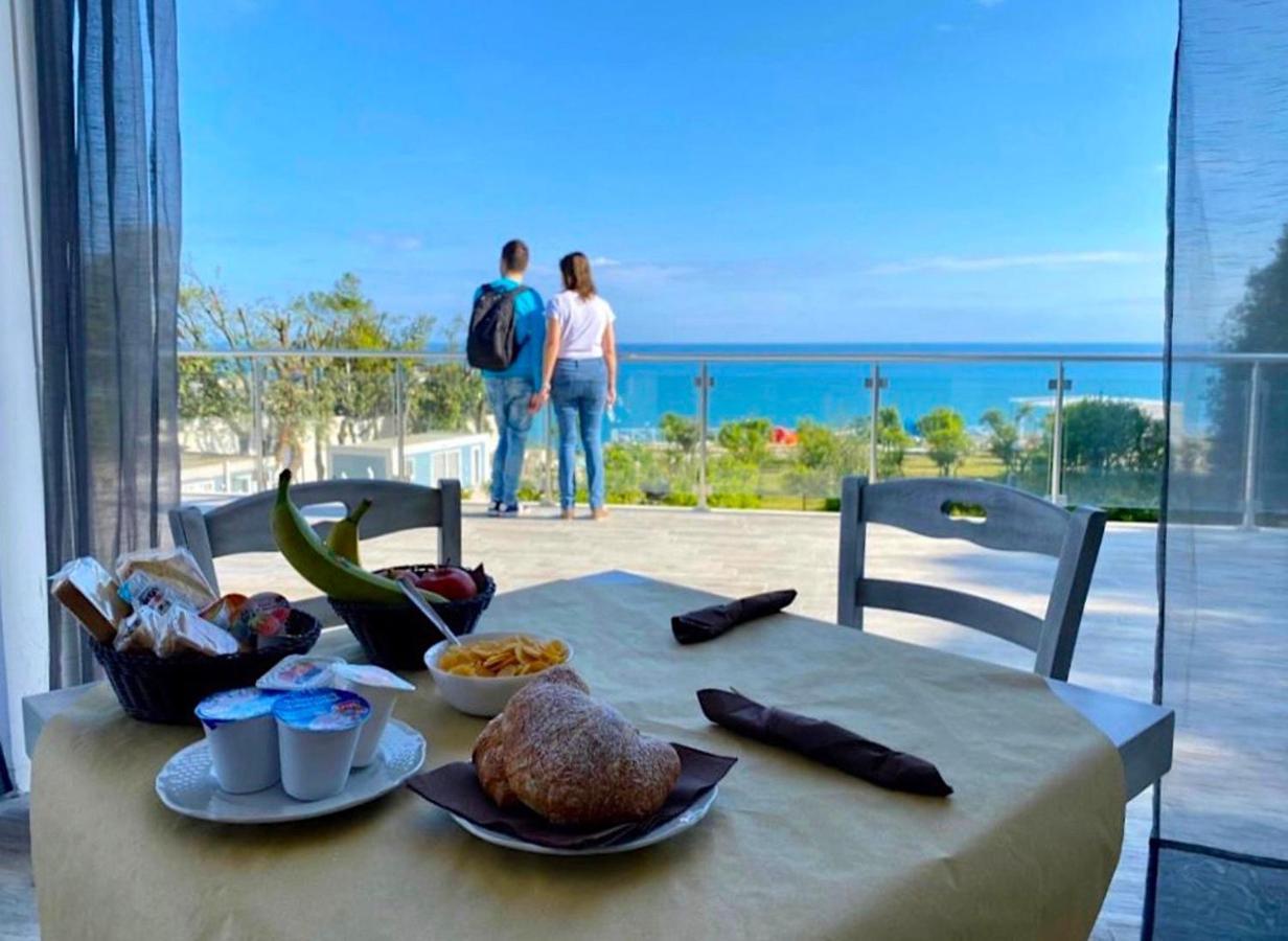 Frontemare Hotel Village & Ristorante Rodi Garganico Kültér fotó