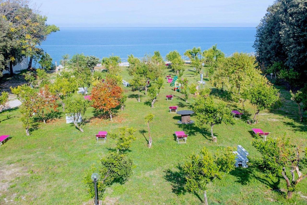 Frontemare Hotel Village & Ristorante Rodi Garganico Kültér fotó