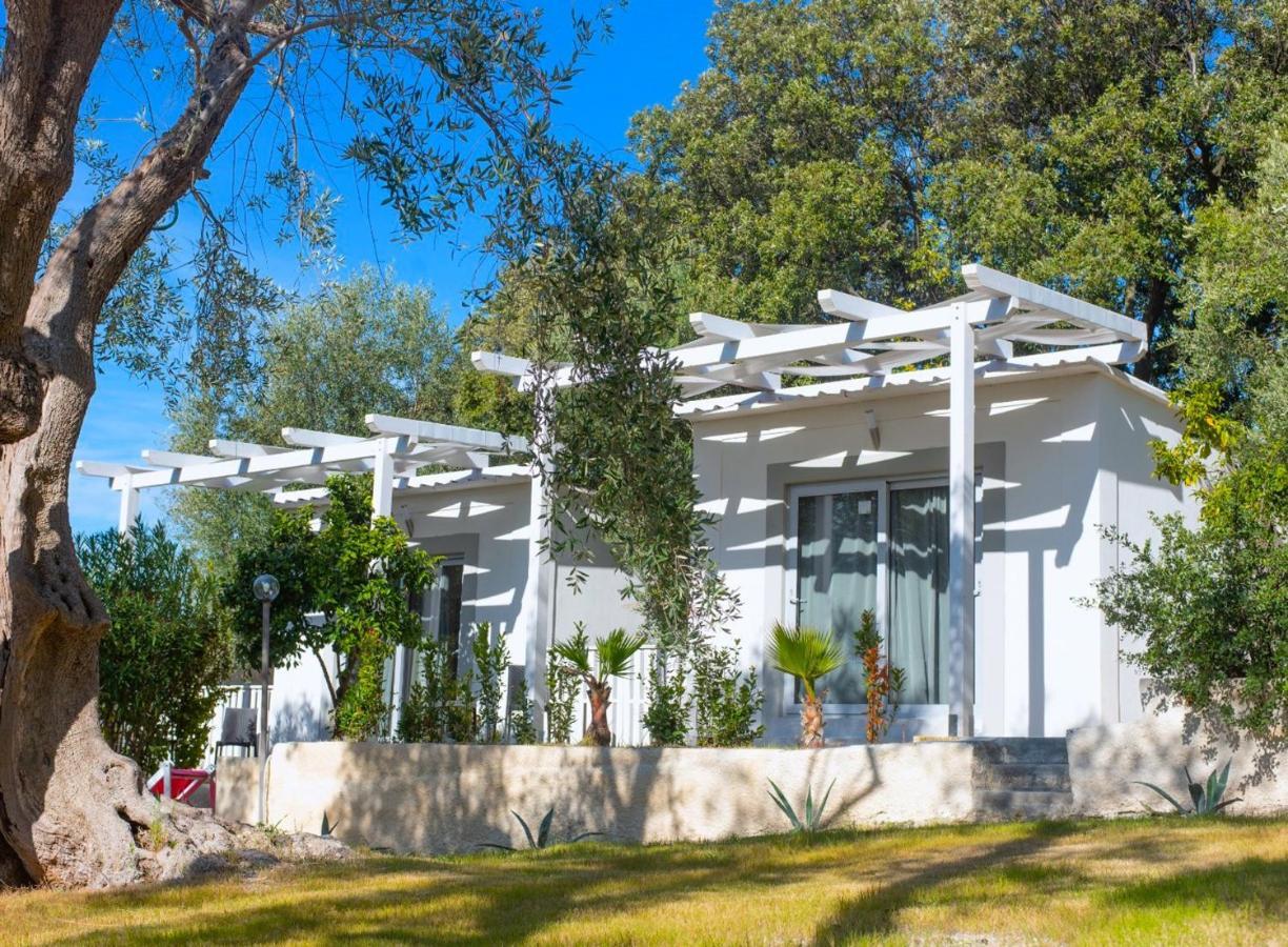 Frontemare Hotel Village & Ristorante Rodi Garganico Kültér fotó