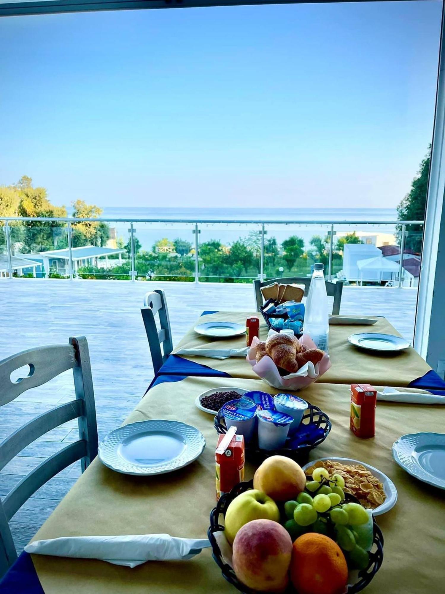 Frontemare Hotel Village & Ristorante Rodi Garganico Kültér fotó